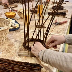 Crée ta mangeoire à oiseaux en osier avec l'Atelier Très Sage