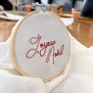 Créé ta serviette de table brodée