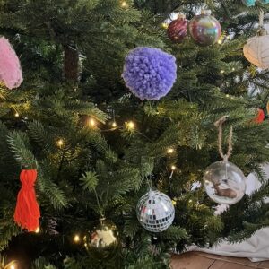 Créé tes décos de sapin en laine